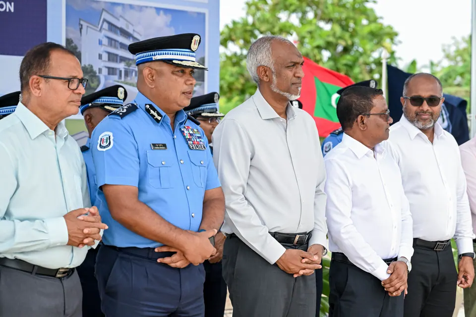President Muizzu and police officers at the groundbreaking ceremony, with a rendering of the new station building on the board behind them, 15 October 2025